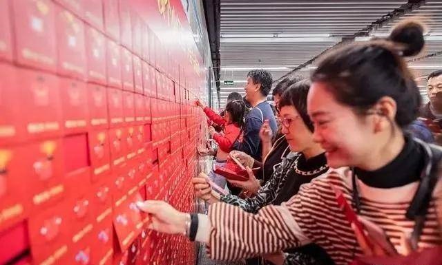 僅有這一些抓人眼球的戶外標(biāo)識(shí)才配叫創(chuàng)意！廣告主也滿意4