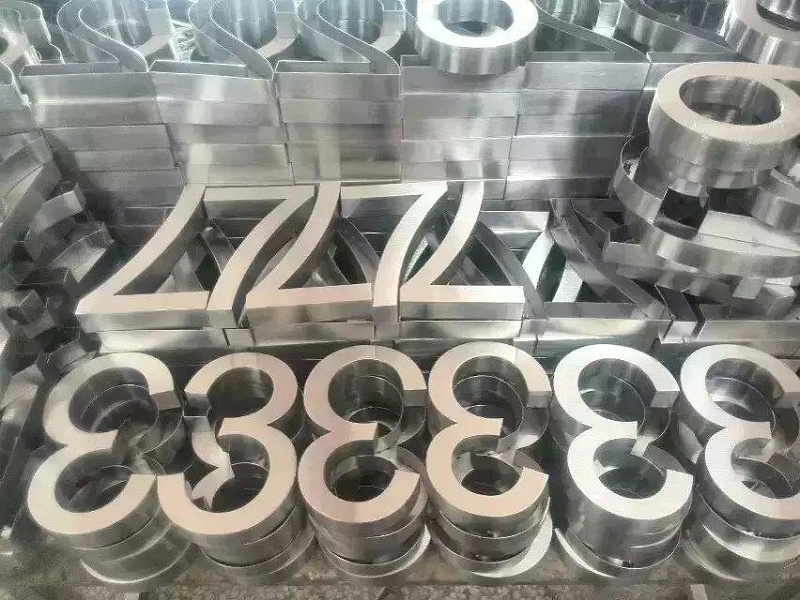 這一些精工字，不但合適室外展示，還可以是公司最搶眼的形象3