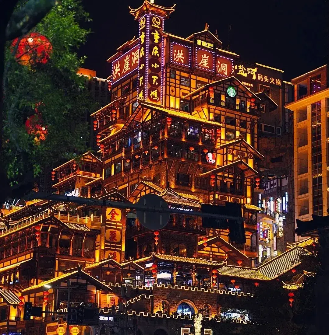 走訪長沙、重慶等地后，我總結(jié)出一套樓頂廣告牌“吸金術(shù)”8