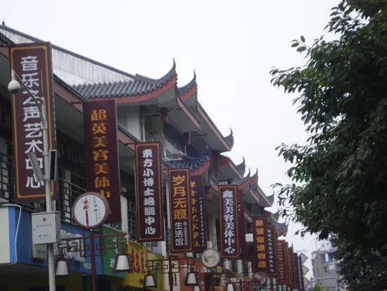 中國街頭雙面字廣告牌有多野？看看這一些讓人笑掉大牙的品牌名31