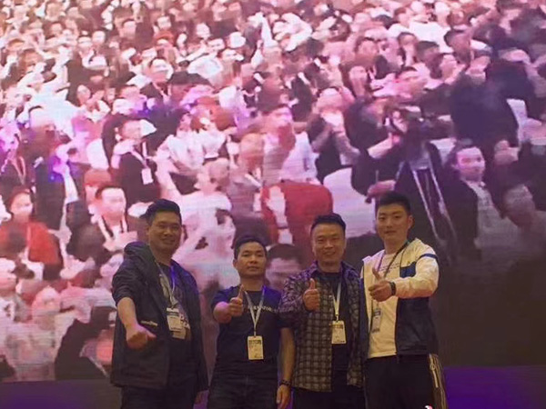 授人魚不如授人以漁！鑫麗華廣告家人們一起好好學(xué)習(xí)，天天向上！